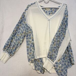 POL Women's Med Top Blue Floral High/Low Southern Flowy Oversized Cottagecore